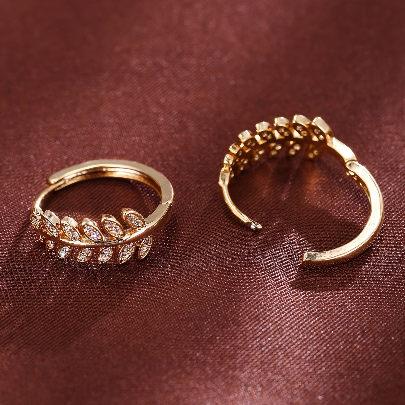 [1Pair Leaf Earrings] Zirconia Inlaid Leaf-Shaped Hoop Huggie Earrings for Women 1Pair Holiday Jewelry
