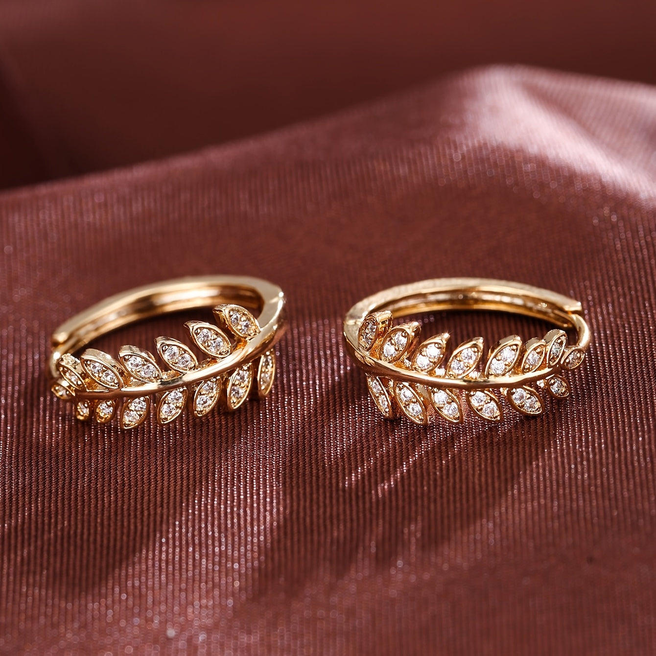 [1Pair Leaf Earrings] Zirconia Inlaid Leaf-Shaped Hoop Huggie Earrings for Women 1Pair Holiday Jewelry