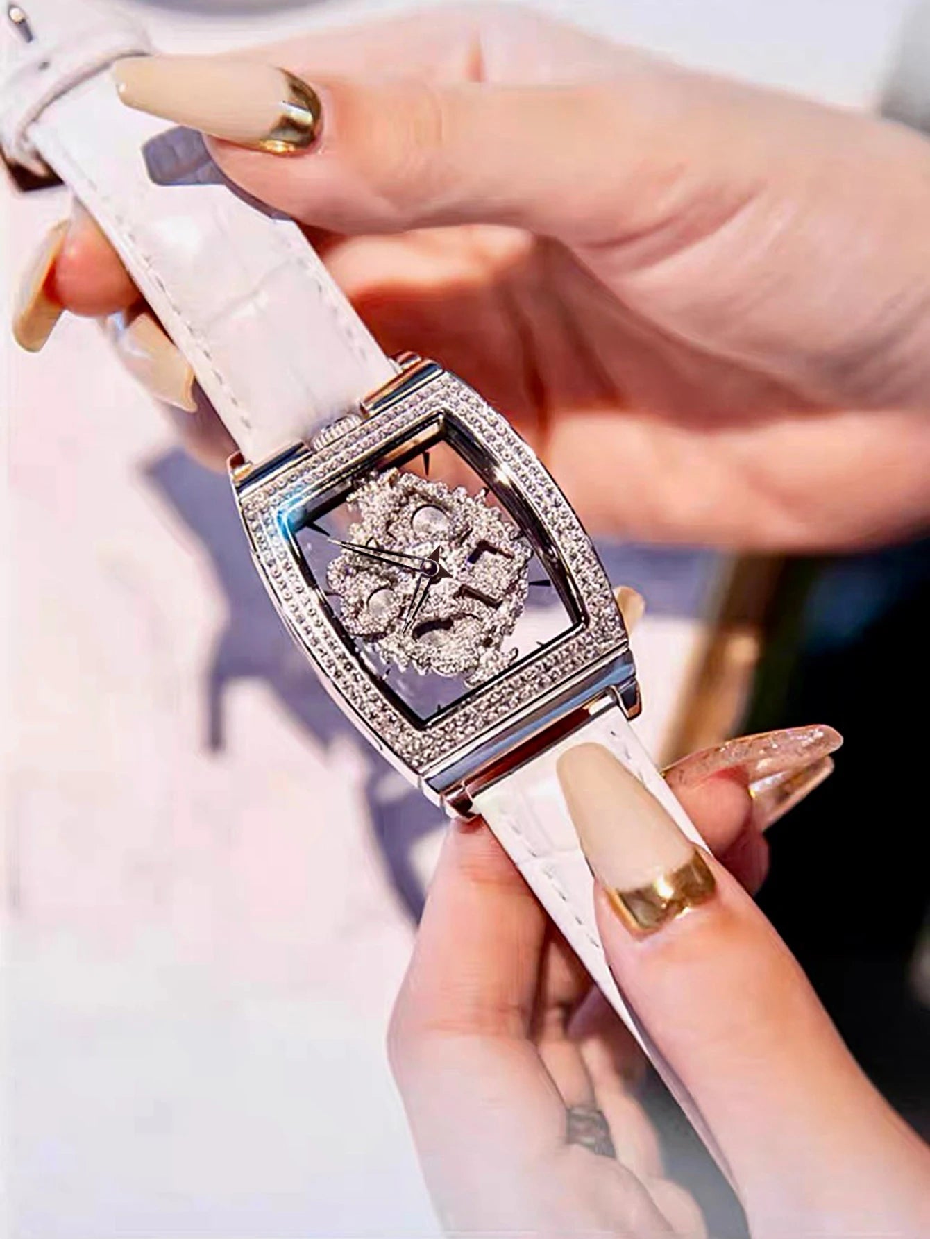LSVTR Nouvelles montres pour femmes de luxe, élégantes et élégantes ; montres à quartz pour femmes de marque de luxe étanches serties de diamants de haute qualité.