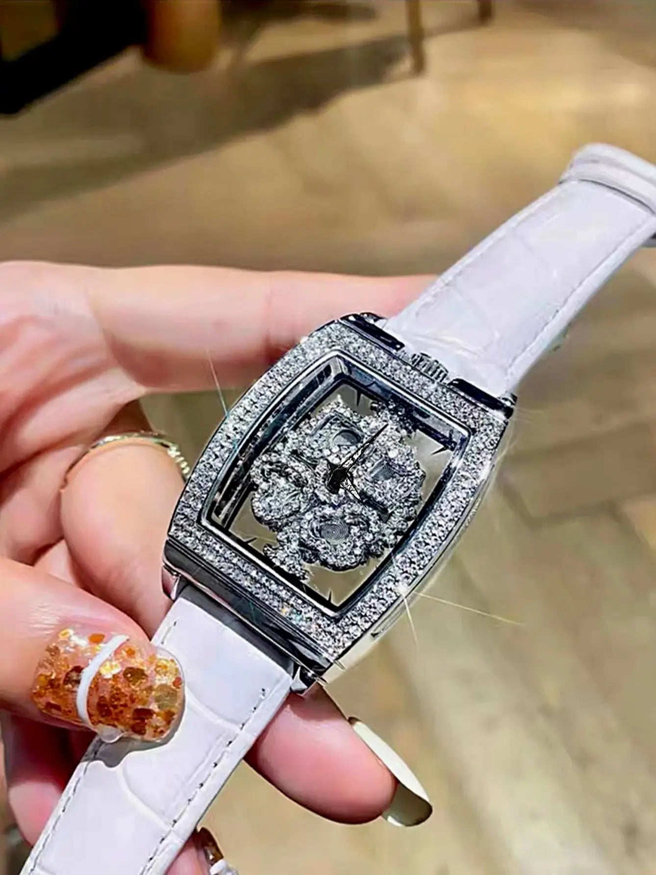 LSVTR Nouvelles montres pour femmes de luxe, élégantes et élégantes ; montres à quartz pour femmes de marque de luxe étanches serties de diamants de haute qualité.