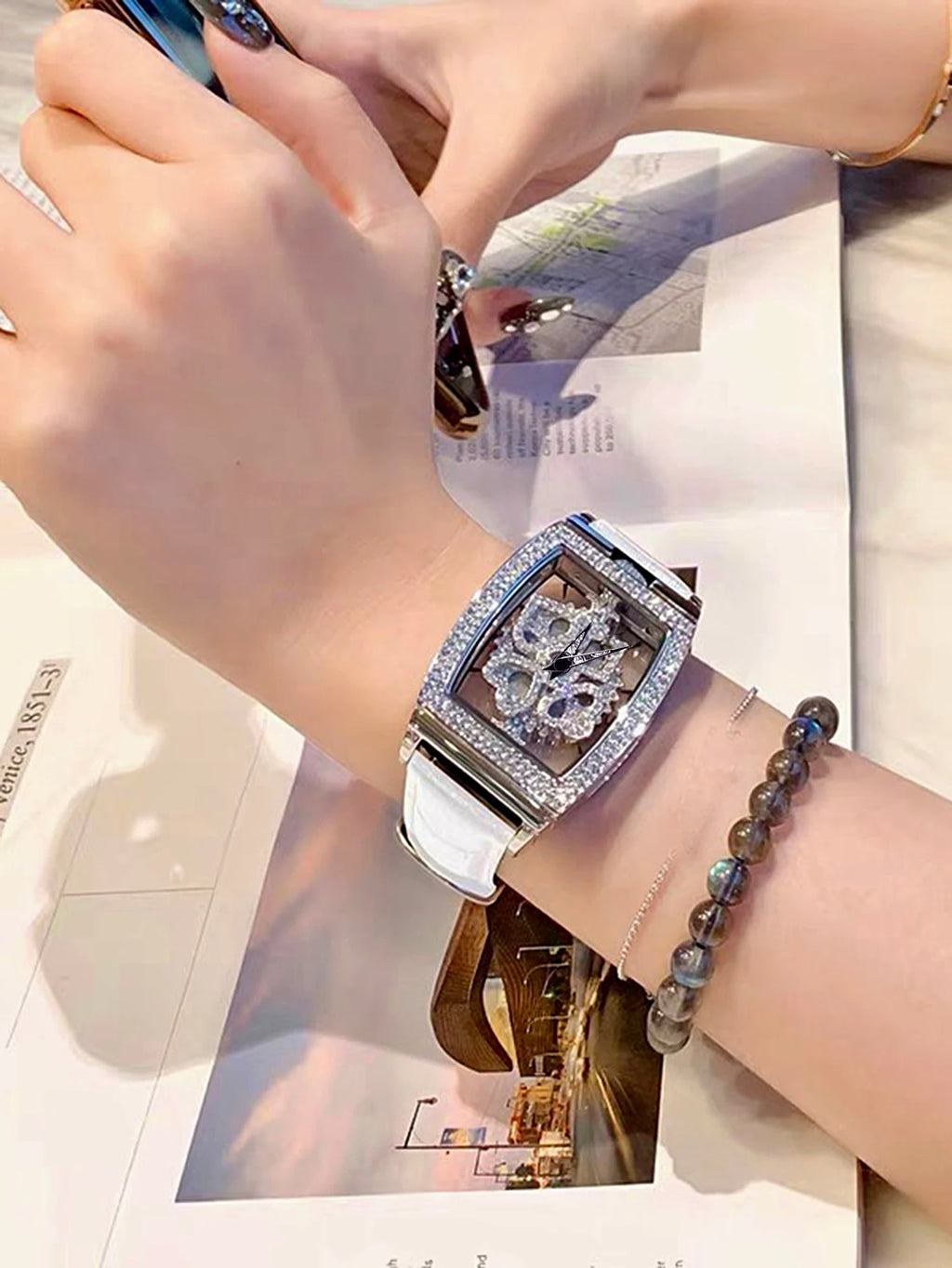 LSVTR Nouvelles montres pour femmes de luxe, élégantes et élégantes ; montres à quartz pour femmes de marque de luxe étanches serties de diamants de haute qualité.