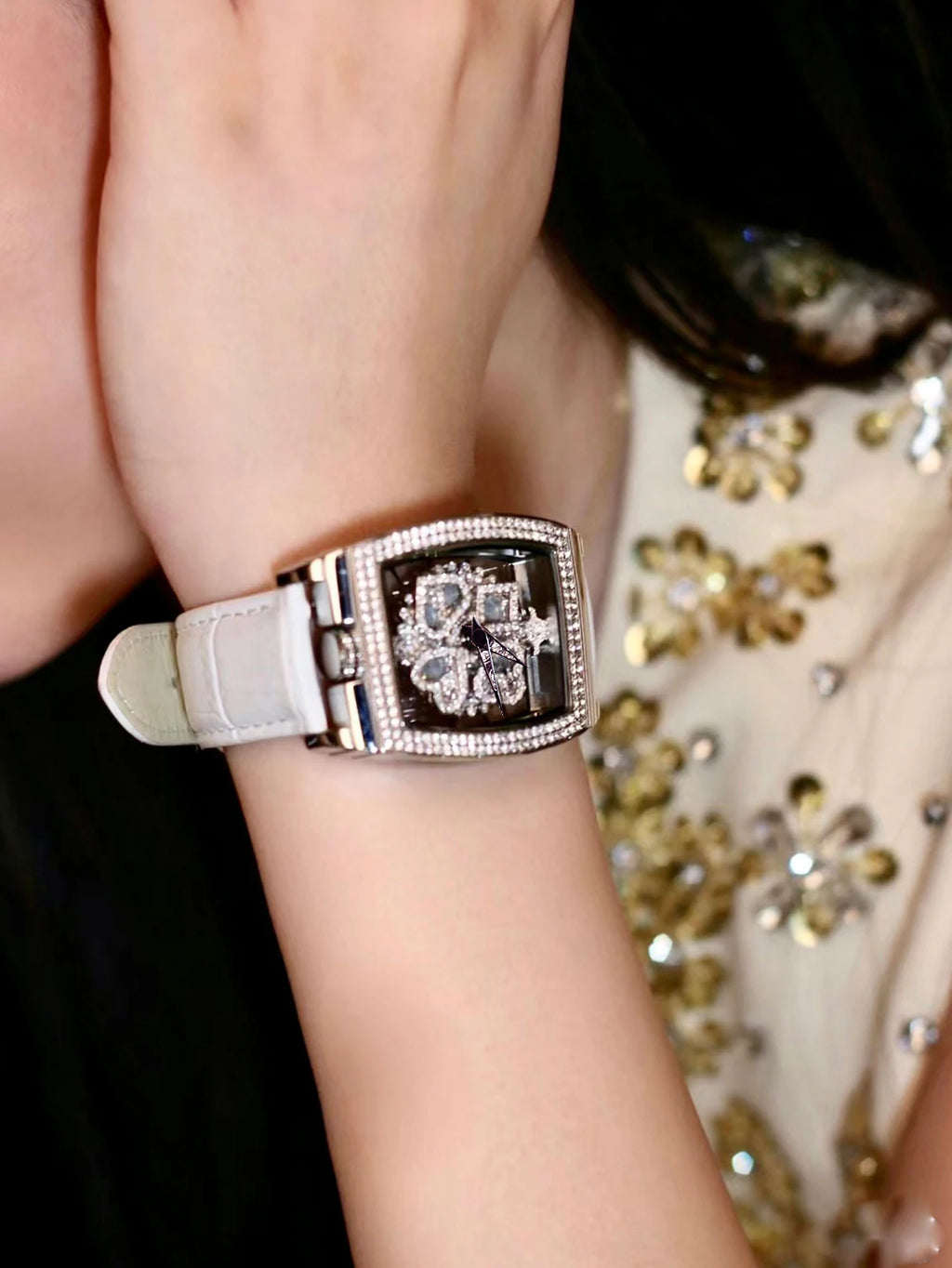 LSVTR Nouvelles montres pour femmes de luxe, élégantes et élégantes ; montres à quartz pour femmes de marque de luxe étanches serties de diamants de haute qualité.