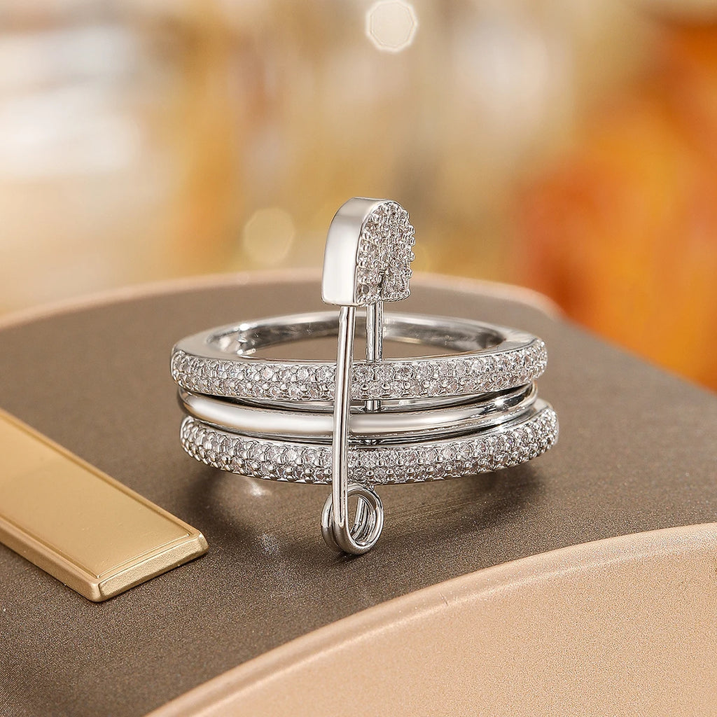 A Three-Ring Stacked Paper Clip Ring, Copper Imitation Faded, Fashionable And Simple For Women To Wear