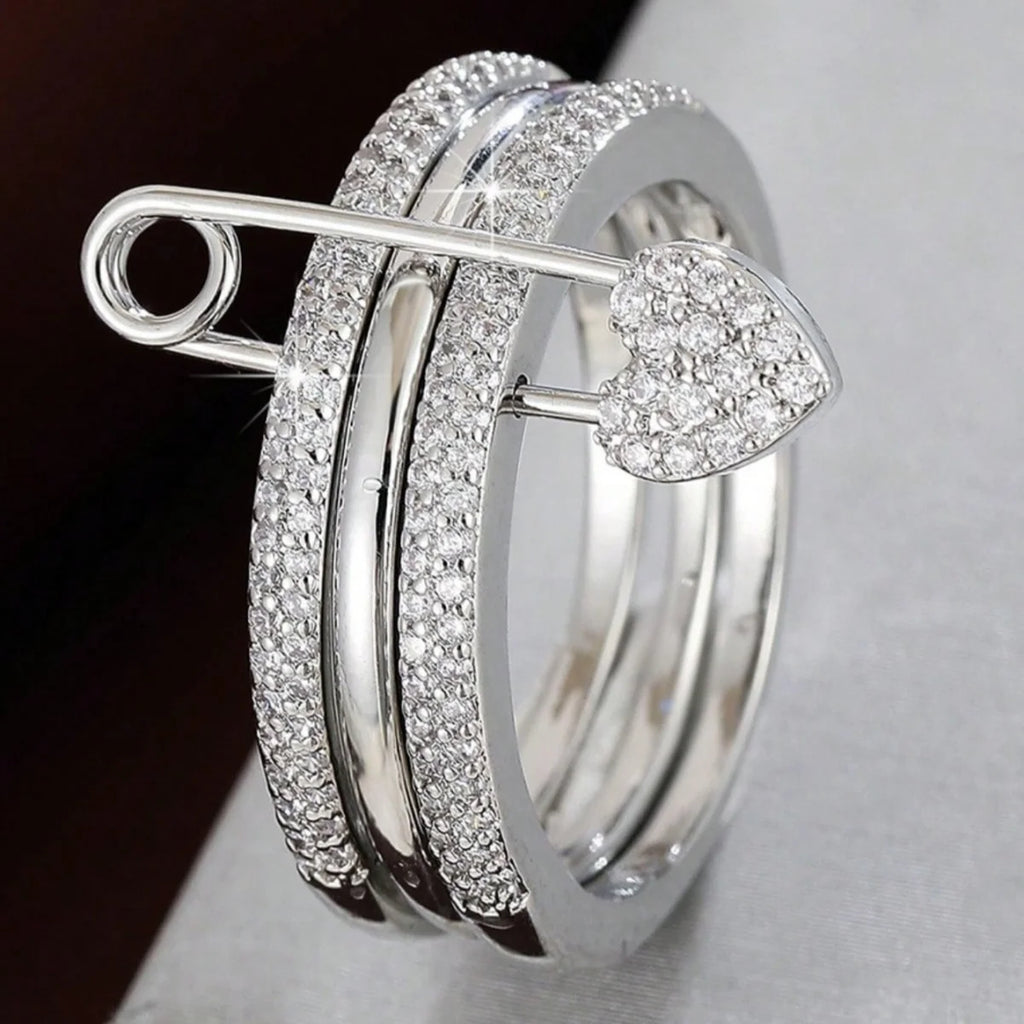A Three-Ring Stacked Paper Clip Ring, Copper Imitation Faded, Fashionable And Simple For Women To Wear